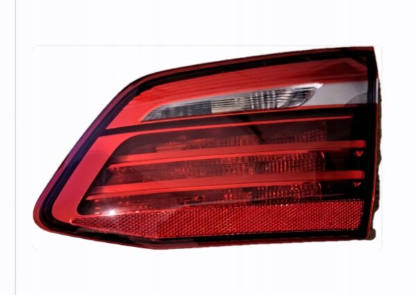 BMW F45 LAMPA PRAWY TYŁ W KLAPĘ BAGAŻNIKA 7311042 (X128)